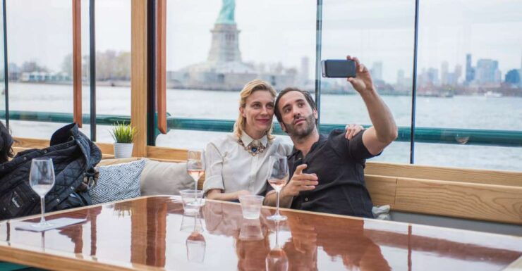 NYC: Romantic Valentine's Day Champagne Cruise - Experience