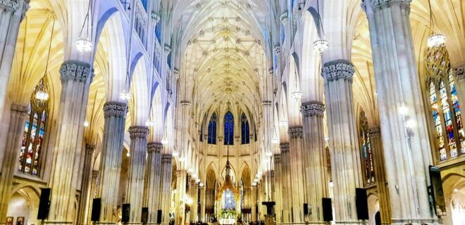 NYC: St Patrick's Cathedral Tour & 3h Manhattan Walking Tour - Group Size and Accessibility