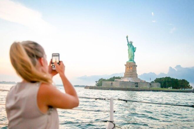 NYC: St Patrick's Day Brunch Cruise W/ Unlimited Green Beer - Know Before You Go