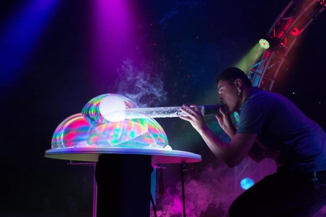 NYC: The Gazillion Bubble Show - Captivating Atmosphere