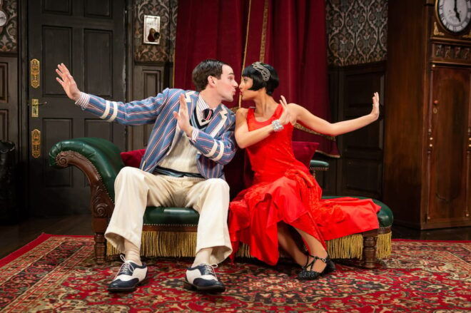NYC: The Play That Goes Wrong Ticket at New World Stages - Critic Acclaim and Reviews