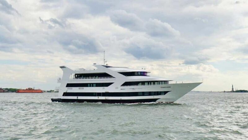 NYC: Timeless Yacht New Year's Eve Celebration - What to Expect on the Timeless Yacht NYE Celebration