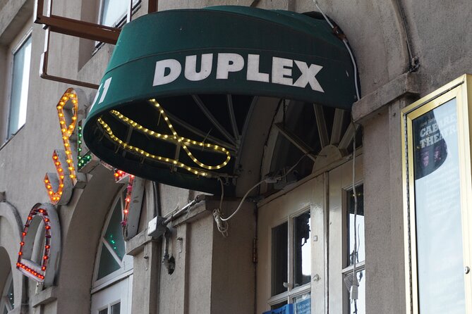 NYCs History of Comedy Tour - Comedy Venues and Experience