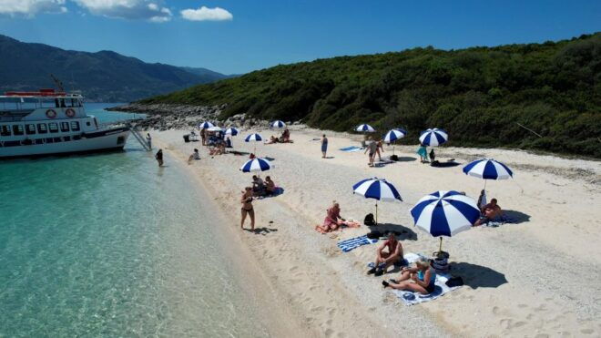 Nydri: Island Hopping Boat Cruise With Beach BBQ - Meeting Point and What to Bring