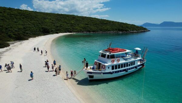 Nydri: Island Hopping Boat Cruise With Beach BBQ - Start Point and Main Sites Visited