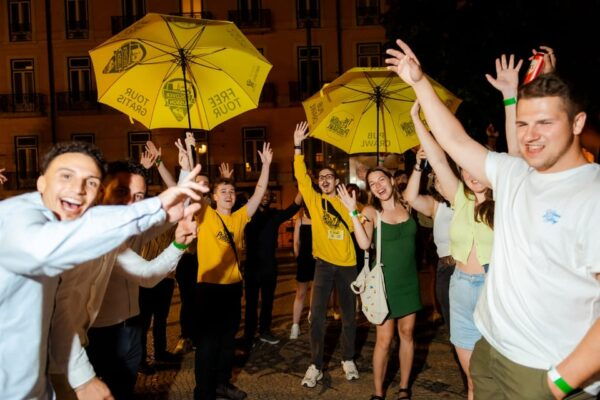 NYE Lisbon: New Years Eve Pub Crawl - Meeting Point and Dress Code