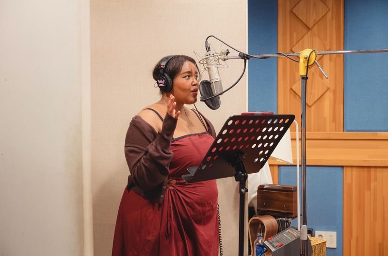 NYT Featured: 8-Year Perfect 5.0 | Personal Vocal Analysis in Seoul - At the microphone: an unedited take