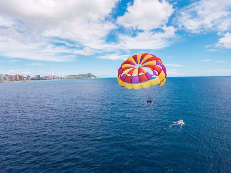 Oahu: Deluxe Diamond Head Hike and Sunrise Parasail - Experience