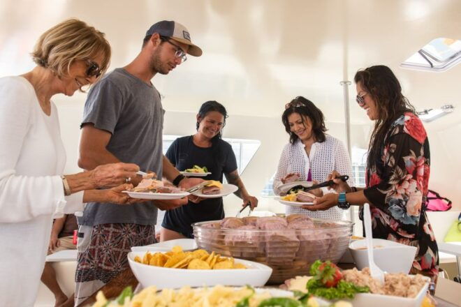 Oahu: Friday Night Fireworks Sail From Hilton Hawaiian Pier - Customer Reviews