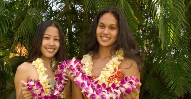 Oahu: Honolulu Airport (HNL) Honeymoon Lei Greeting - Inclusions and Options for the Lei Greeting Service
