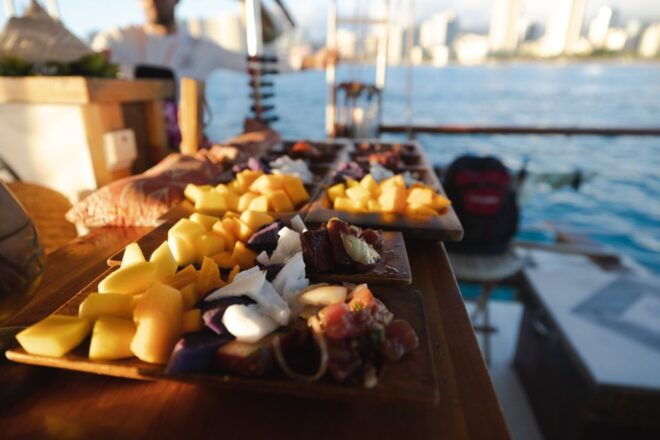 Oahu: Traditional Canoe Sunset Cruise With Dinner - Full Description