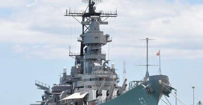 Oahu: USS Missouri, Arizona, & Punchbowl Cemetery Tour - Downtown Honolulu