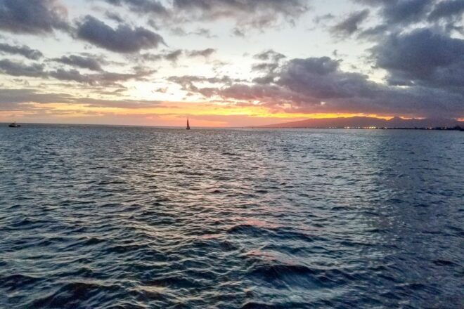 Oahu: Waikiki BYOB Friday Night Fireworks Cruise - Participants and Date