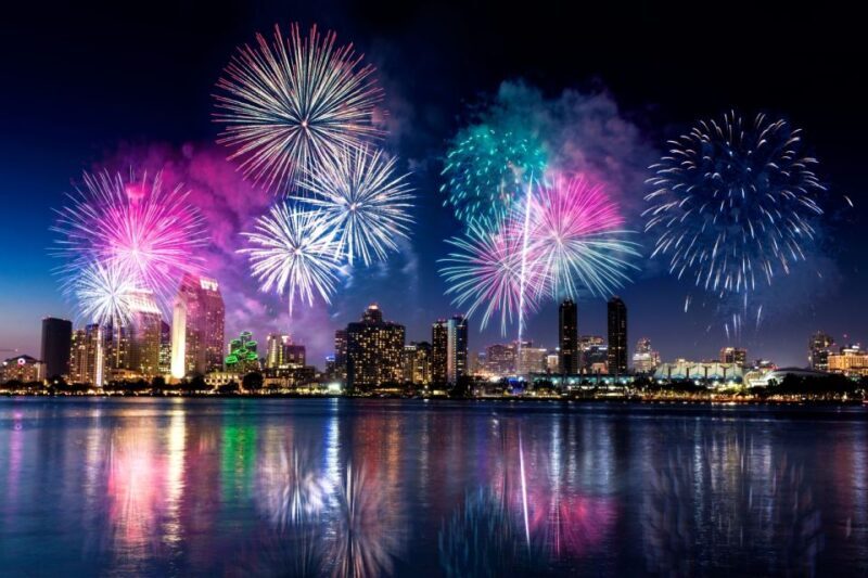 Oahu: Waikiki Friday Fireworks Cruise with Snacks and Drinks - The Experience in Detail