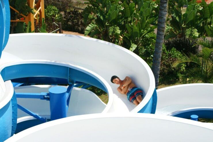 Oahu: Wet N Wild Waterpark Ticket With Waikiki Transport - Experience Highlights and Awards