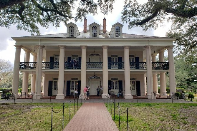 Oak Alley and Laura Plantation Tour With Transportation From New Orleans - Museum Experience