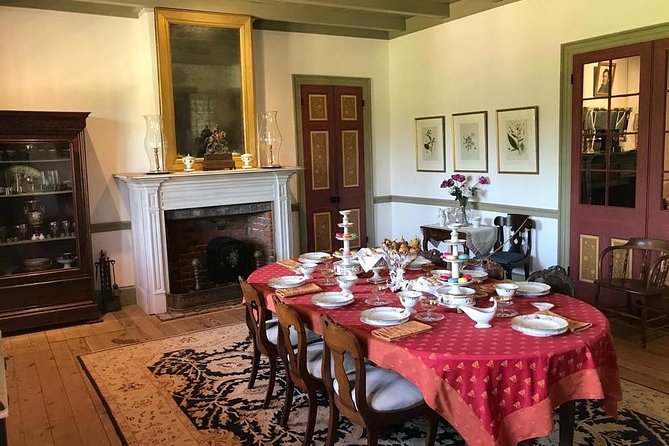 Oak Alley and Laura Plantation Tour With Transportation From New Orleans - Slave Huts Museum