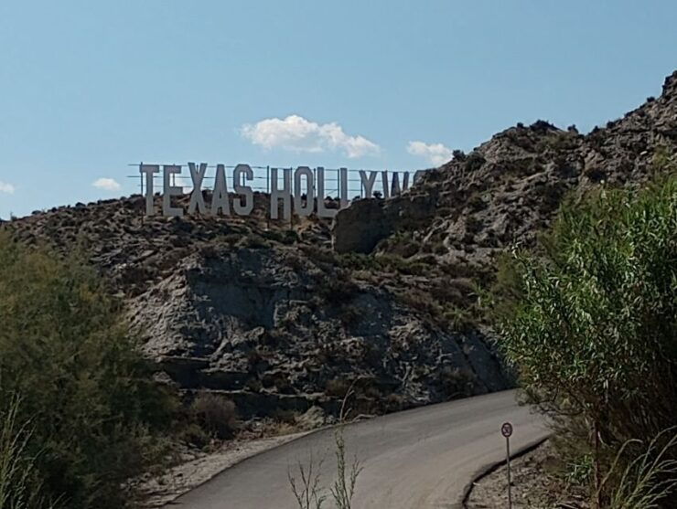 Oasys MiniHollywood&Fort Bravo Shuttle Bus Round-Trip Ticket - Flexibility and Convenience