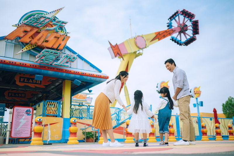 Ocean Park Full-Day Adventure with Transfers & Tickets - Entering the park and finding the pandas