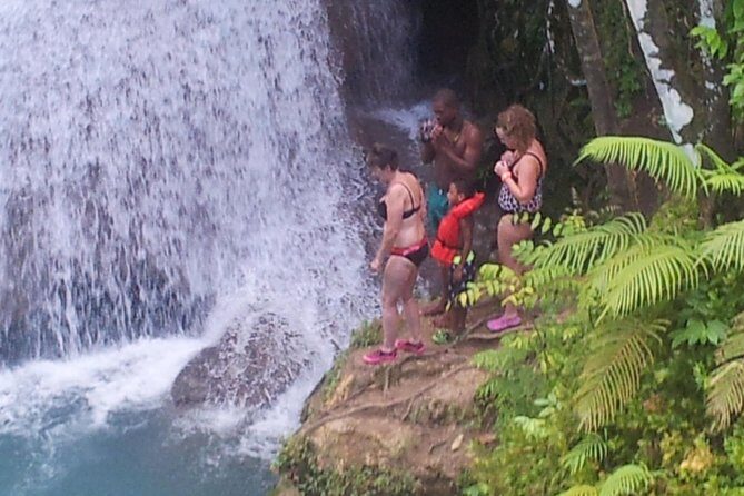 Ocho Rios Tour: Blue Hole and Dunn's River Falls - Transportation and Comfort
