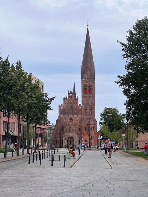Odense: Guided tour guide in Spanish - Frequently Asked Questions