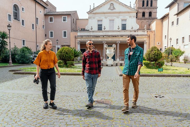 Off the Beaten Track in Rome: Rione VI Parione Private Tour - Explore the Architecture of Private Courtyards