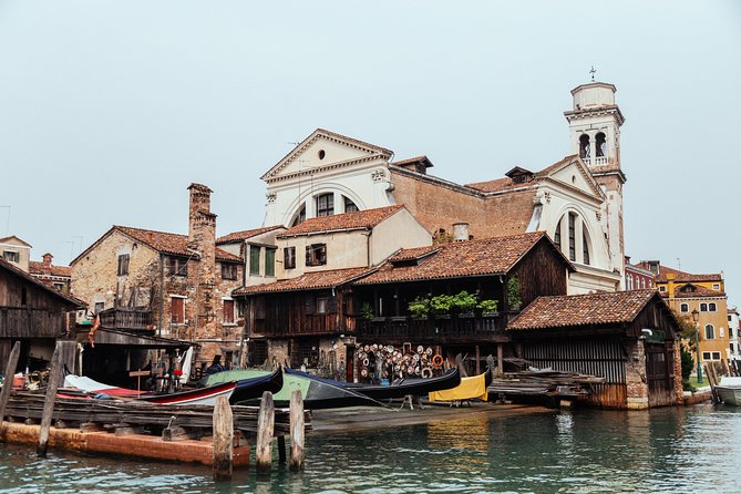 Off the Beaten Track in Venice: Private City Tour - Overview and Itinerary