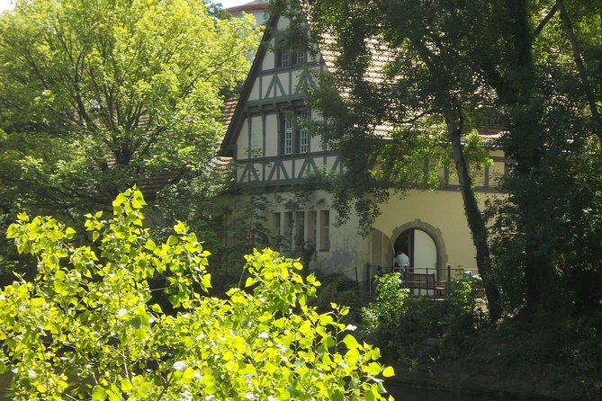 Off-The-Beaten-Track-Tour Across Berlin in a Car or Minivan - Discovering Local Street Art