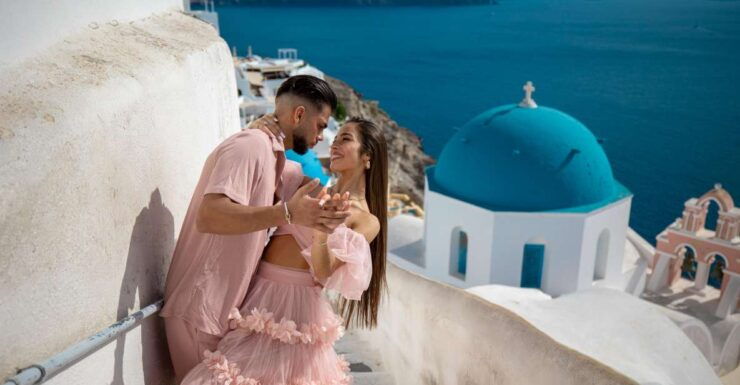 Oia: Couple Photoshoot With 15 Digital Edited Photos - Package Overview