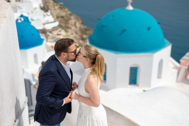 Oia: Couple Photoshoot With 15 Digital Edited Photos - Duration of Photoshoot