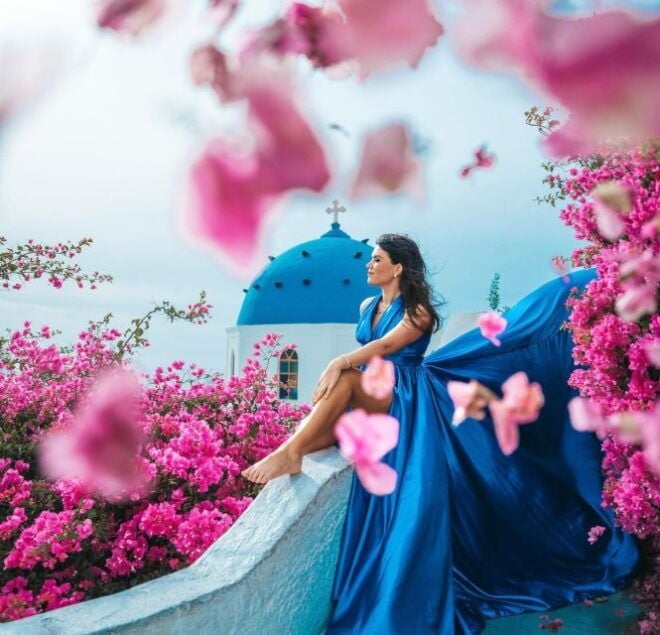 Oia or Imerovigli: Santorini Flying Dress Photoshoot - Insider Tips for Navigating the Crowds