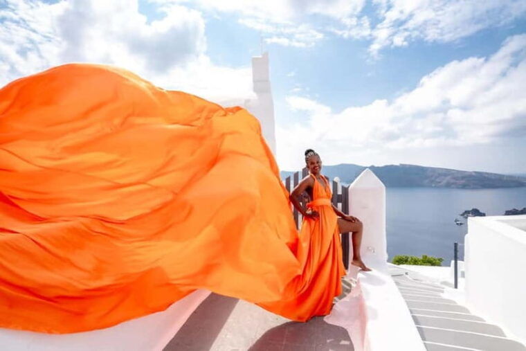 Oia: Santorini Photoshoot with Flying Dress Rental Option - FAQs