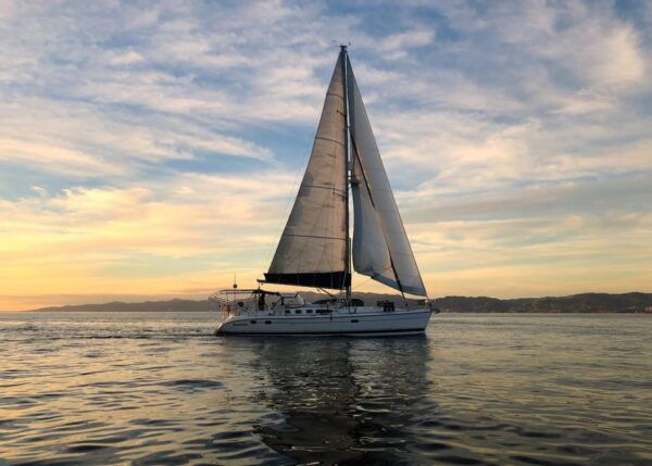 Okanagan Lake BC: Sailing Adventure - Exploring the Okanagan Scenery