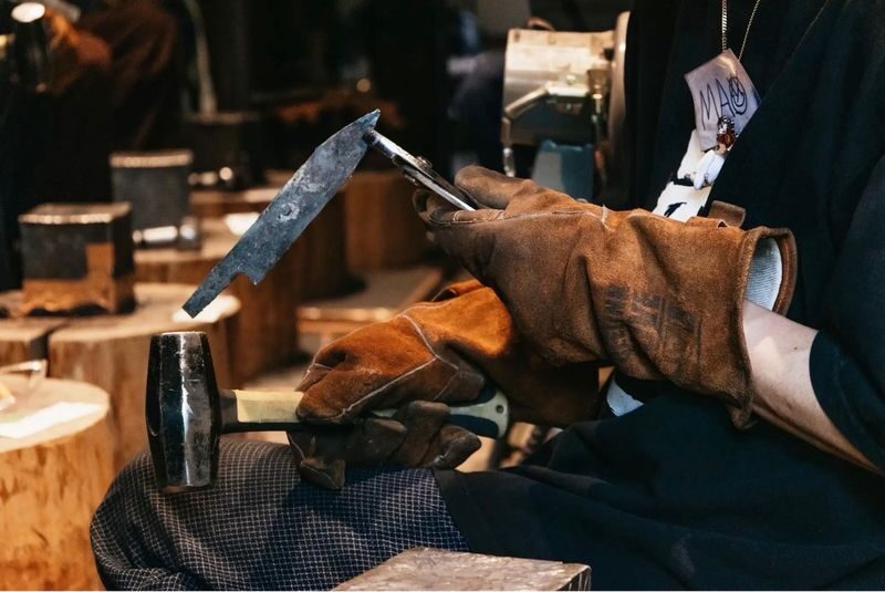 Okinawa: Authentic Knife Forging Experience - Choosing the handle and judging the price