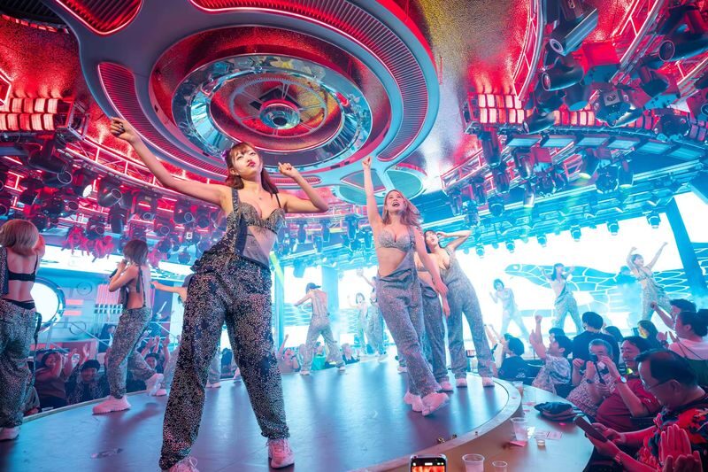 Okinawa Churasun 6 (Large Okinawa Show Club) - A show-club night in Matsuyama