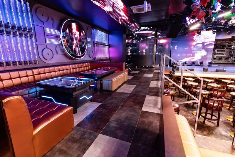 Okinawa Churasun 6 (Large Okinawa Show Club) - Who will enjoy this night out