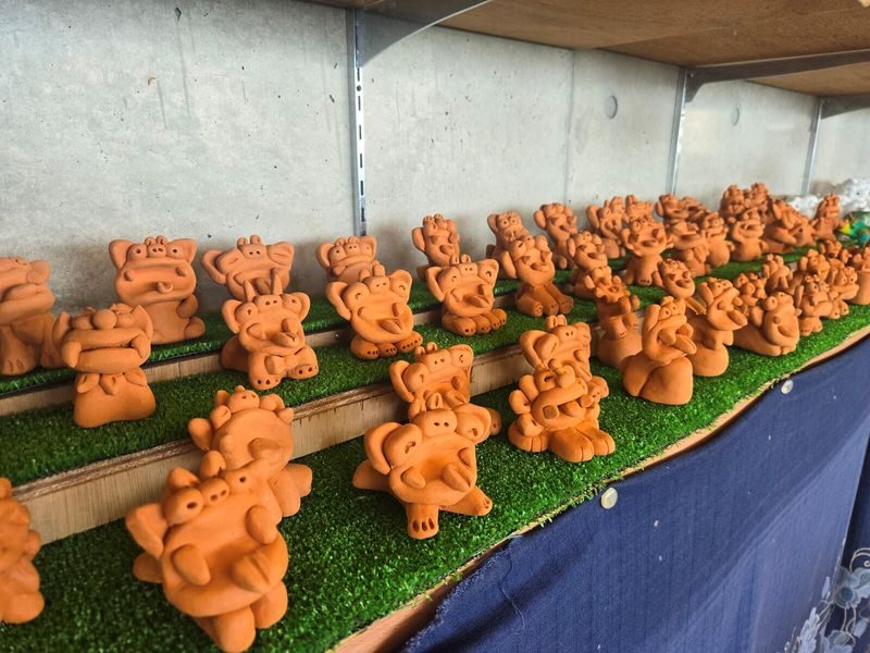 Okinawa Exclusive: Guardian Culture: Shisa Crafting near Churaumi - A useful stop near Churaumi Aquarium