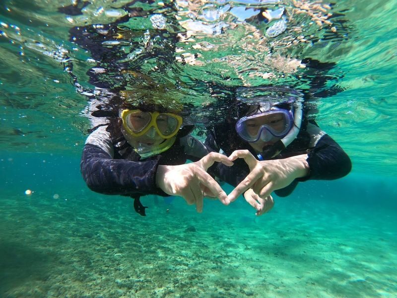 Okinawa, Japan | Blue Cave Snorkeling | Chinese and English Instructors! GoPro Photography & Free Underwater Feeding - Getting ready, then meeting the fish