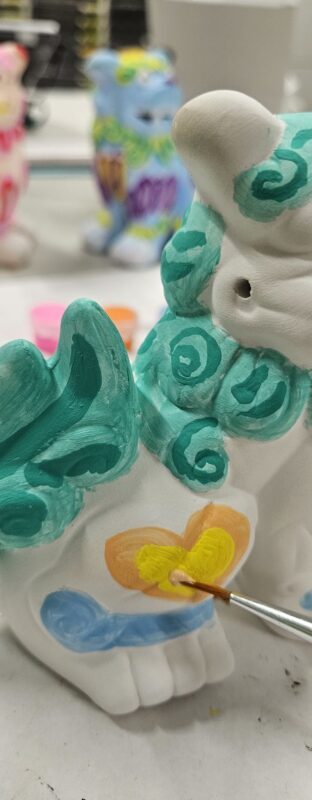 Okinawa Onna Village Shisa Painting Experience - A small activity with a clear family angle