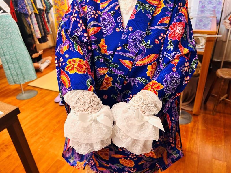 Okinawa Ryusou Traditional Costume Experience - Choosing your Ryukyu look at Ryusoen