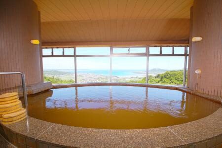 Okinawa Sarujin-no-Yu Onsen: Stunning Ocean View Hot Spring - Solo Traveler Friendly - Inside the baths, expect a traditional onsen routine