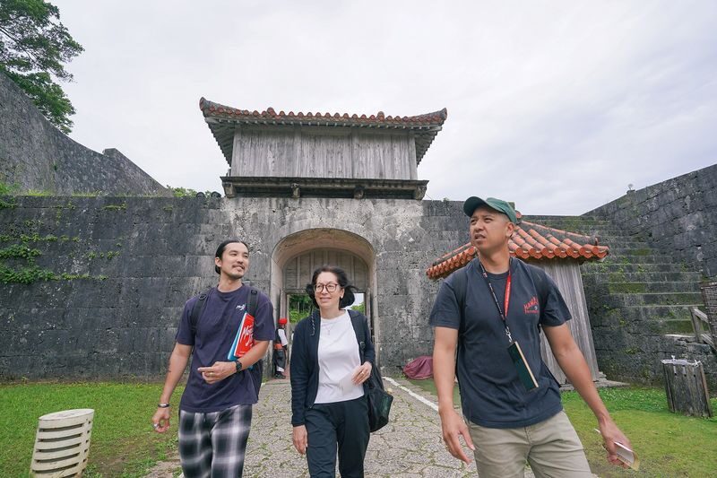 Okinawa Shuri Castle Peace Walking Tour - Walking the Kinjo Stone-Paved Path