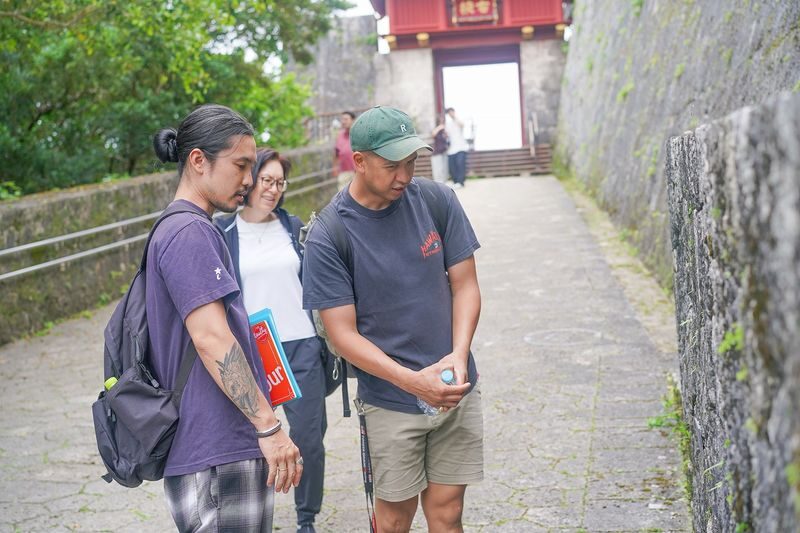 Okinawa Shuri Castle Peace Walking Tour - Sui-Dunchi lunch and the textile museum