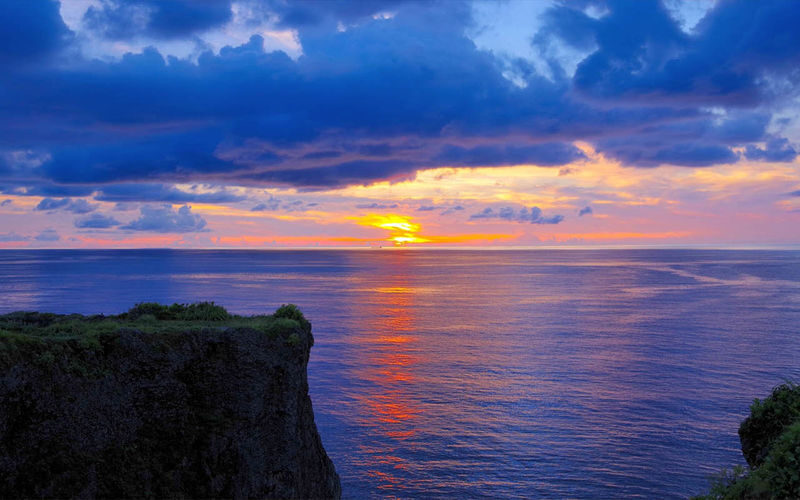 Okinawa Sightseeing Bus North and South Routes 1-Day Tour: Gyokusendo Cave, DMM Kariyushi Aquarium, Senagajima & Cape Manzamo, Churaumi Aquarium, American Village - DMM Kariyushi Aquarium: a mall stop with a choice