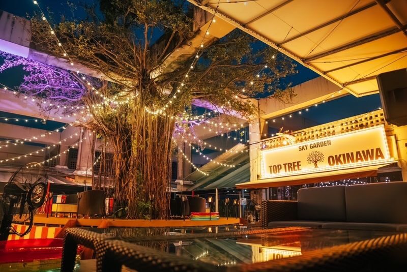 Okinawa: Sky BAR TOPTREE Nightclub Admission Ticket (For Foreign) - TOPTREE’s unusual mix of club and food hall