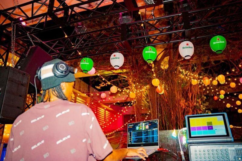 Okinawa: Sky BAR TOPTREE Nightclub Admission Ticket (For Foreign) - How the night can unfold