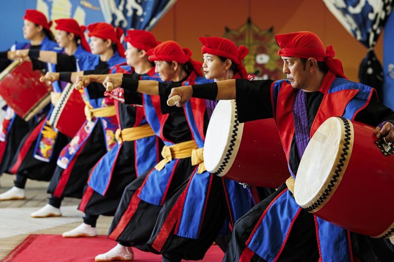Okinawa South Day Tour: Gyokusendo Cave & Ryukyu Kingdom Village - Senaga Island - Sea Grape Picking - Itoman Fish Market - Cape Chinen - All-You-Can-Eat Yakiniku | Departure from Naha - Niraikanai Bridge and Cape Chinen’s Pacific views