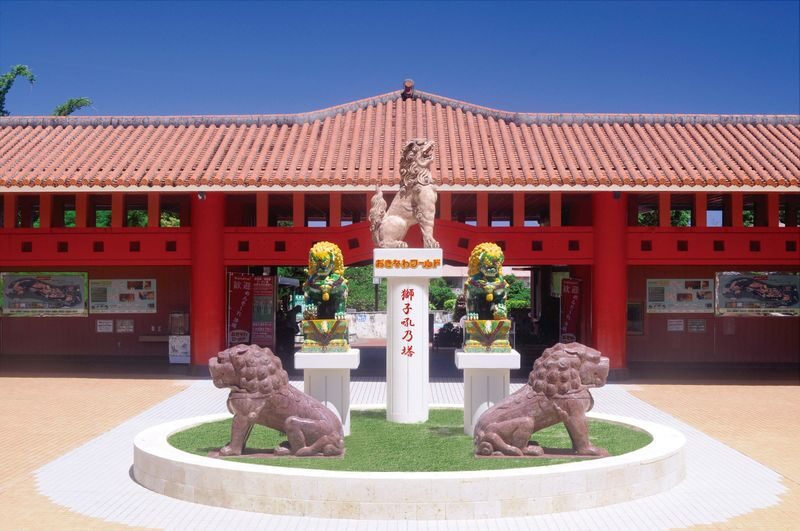 Okinawa South Day Tour: Gyokusendo Cave & Ryukyu Kingdom Village - Senaga Island - Sea Grape Picking - Itoman Fish Market - Cape Chinen - All-You-Can-Eat Yakiniku | Departure from Naha - Lunch among the stalls at Itoman Fish Market