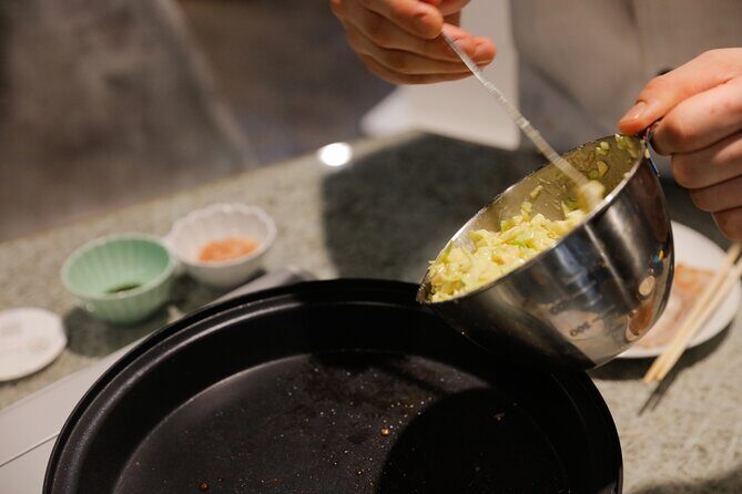 Okonomiyaki making experience~Japanese popular food - Meeting Point and Accessibility