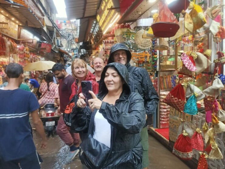 Old and New Delhi: Full-Day Private Tour With Tuktuk Ride - Tour Duration and Languages Offered